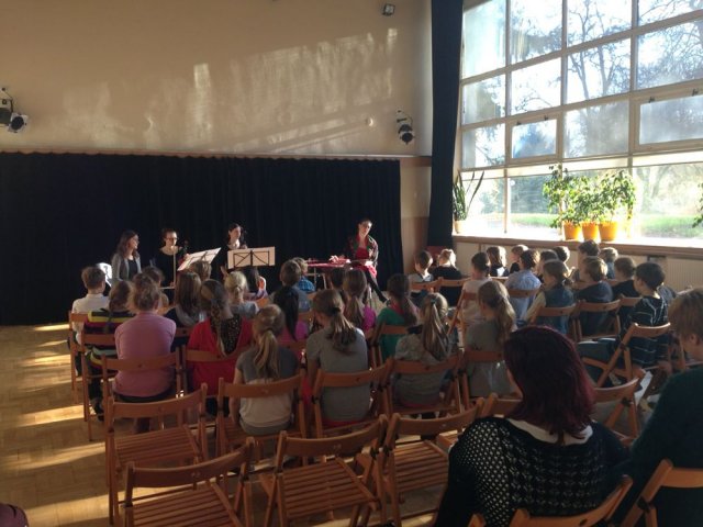 NIE BOJĘ SIĘ MUZYKI - koncert muzyki klasycznej w MDK 2 dla szkół i przedszkoli, 5.11.2014 r. Prowadzenie: Fundacja Fabryka Sztuki. http://www.niebojesiemuzyki.pl/